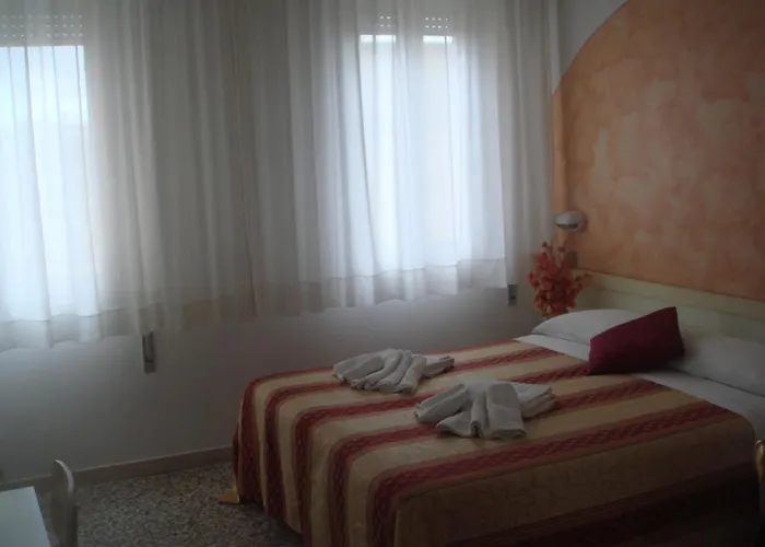 Отель Arcade 3*